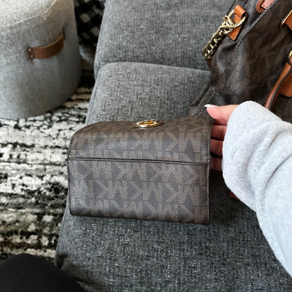 Michael kors purse w/ matching wallet - Picture 3 of 14